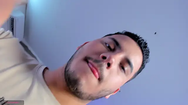 Snapshot of Axel_grey_ chatting on 04.05.26 Axel grey online show from 04.05.26