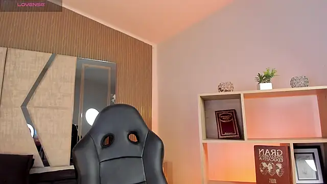 Snapshot of Axel_grey_ chatting on 04.10.26 Axel grey online show from 04.10.26