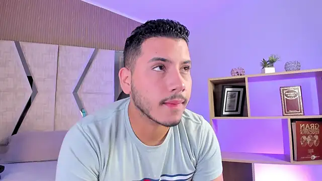 Snapshot of Axel_grey_ chatting on 04.11.26 Axel grey online show from 04.11.26