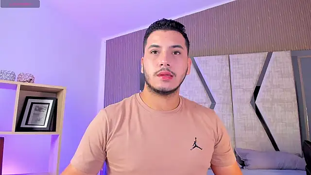 Snapshot of Axel_grey_ chatting on 04.12.26 Axel grey online show from 04.12.26