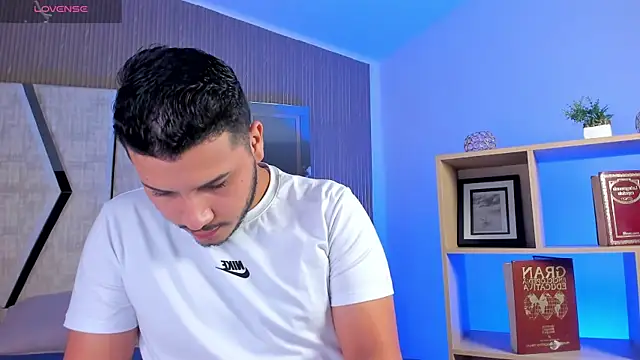 Snapshot of Axel_grey_ chatting on 04.16.26 Axel grey online show from 04.16.26