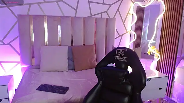 CYRUS TAY online show from 03.04.26