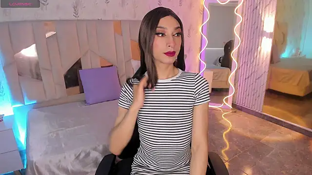 Snapshot of CYRUS_TAY chatting on 07.17.26 CYRUS TAY online show from 07.17.26