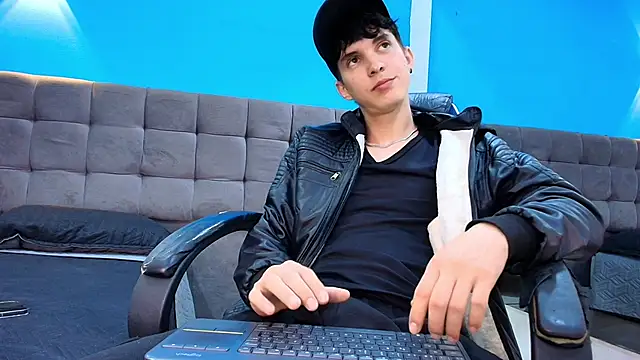 Snapshot of Jheampiiero chatting on 05.20.26 Jheampiiero online show from 05.20.26