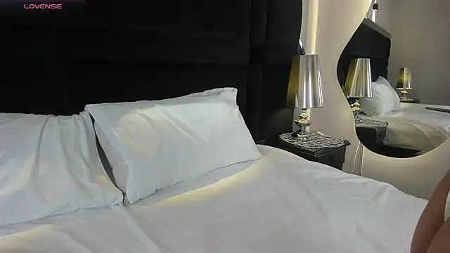 CarolineLee  online show from 04.09.26