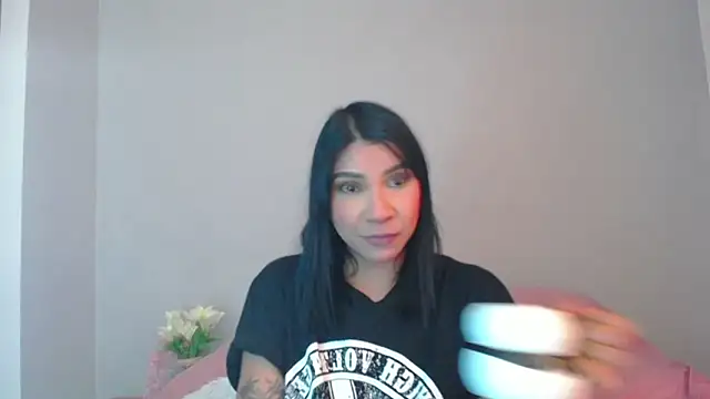 Snapshot of Laura-angeel chatting on 09.08.25 Laura-angeel online show from 09.08.25