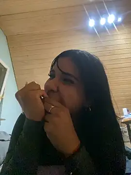 Snapshot of Laura-angeel chatting on 10.04.25 Laura-angeel online show from 10.04.25