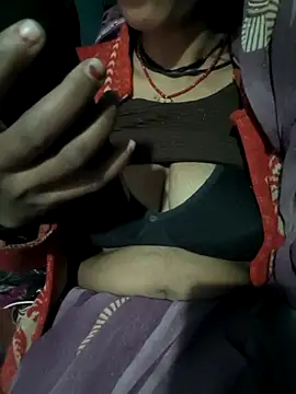 Snapshot of Cutyam chatting on 11.15.25 Cutyam online show from 11.15.25