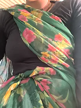 Snapshot of Cutyam chatting on 11.16.25 Cutyam online show from 11.16.25