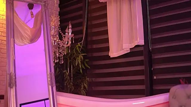 BellaNoirre online show from 12.21.25