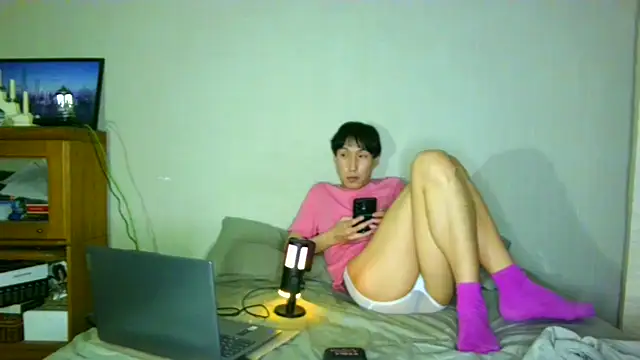 Snapshot of Soft_and_quiet chatting on 12.21.25 Soft and quiet online show from 12.21.25