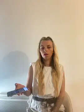 Snapshot of BrumeLove chatting on 06.19.26 BrumeLove online show from 06.19.26