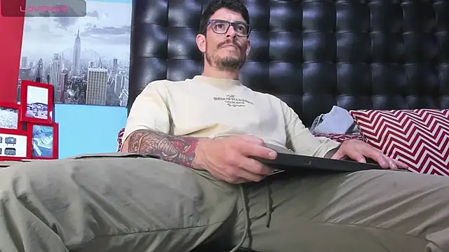 Snapshot of damian_bull chatting on 05.03.26 damian bull online show from 05.03.26