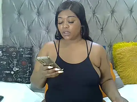 BigAssjuicy26 online show from 11.06.25