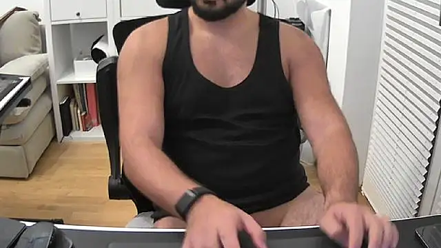 Snapshot of Velvetvoyager69 chatting on 11.04.25 Velvetvoyager69 online show from 11.04.25