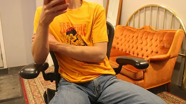 Snapshot of jjjjjfive chatting on 05.17.26 jjjjjfive online show from 05.17.26