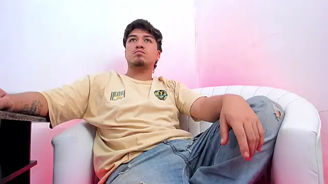 Snapshot of juanmechanic_ chatting on 06.18.26 juanmechanic online show from 06.18.26