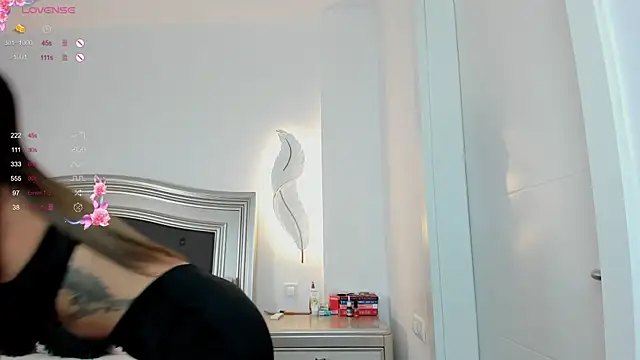 AmiraaLuxe online show from 10.28.25