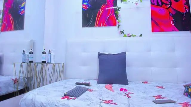 Snapshot of Lucia78couple chatting on 01.08.26 Lucia78couple online show from 01.08.26