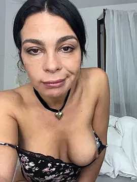 Snapshot of salvana chatting on 09.16.25 salvana online show from 09.16.25