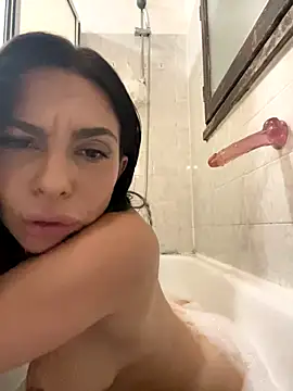 Snapshot of salvana chatting on 10.24.25 salvana online show from 10.24.25