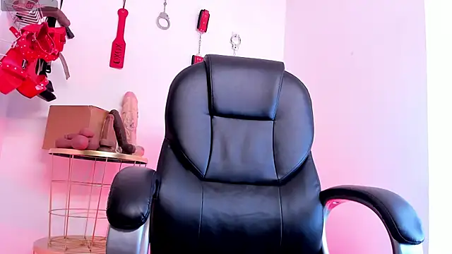 miss skarleth  online show from 10.15.25