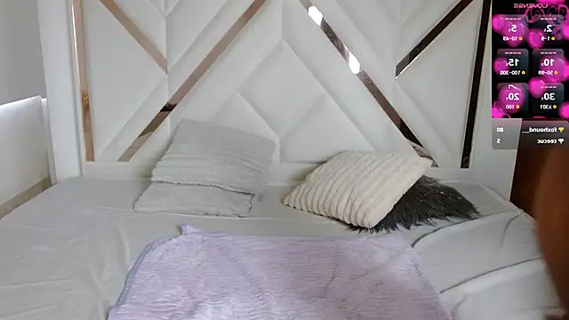 SophiaaLee online show from 10.04.25