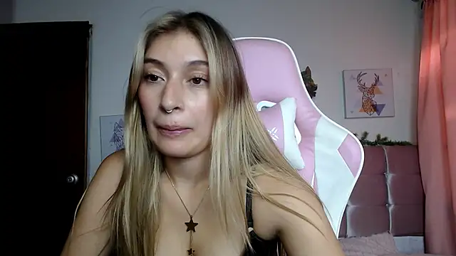 Snapshot of SophiaaLee chatting on 03.04.26 SophiaaLee online show from 03.04.26