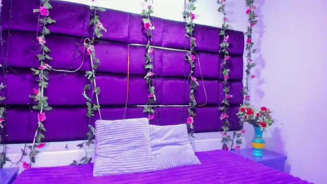 Nanis James online show from 04.19.26