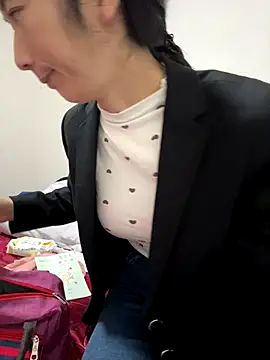 crhong666 online show from 11.05.25