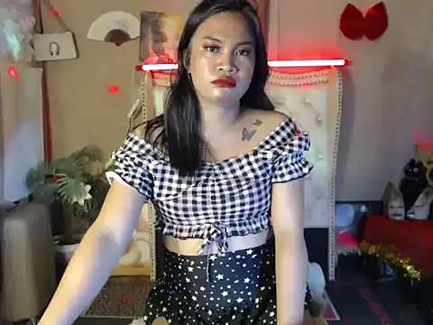 miss laila  online show from 09.18.25