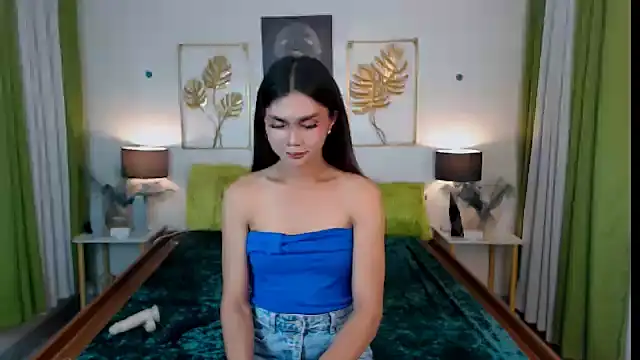 Snapshot of FlirtyMarga chatting on 10.28.25 FlirtyMarga online show from 10.28.25