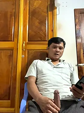 Snapshot of hotboy2x chatting on 10.29.25 hotboy2x online show from 10.29.25