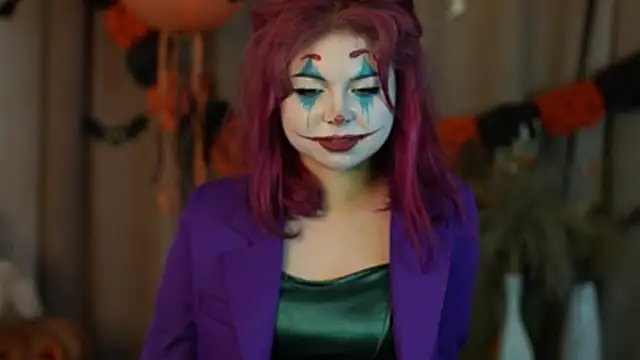 Stella Vanila online show from 10.31.25