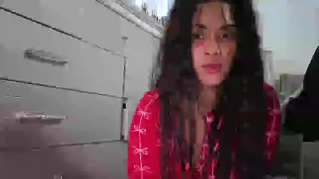 LuckyKhloe online show from 11.25.25