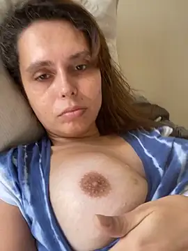 Snapshot of SashaMuller89 chatting on 12.20.25 SashaMuller89 online show from 12.20.25