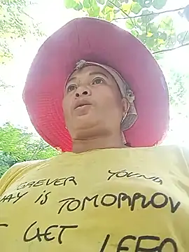 Snapshot of Love-Mama33 chatting on 10.13.25 Love-Mama33 online show from 10.13.25