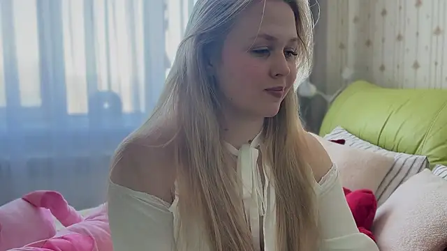 Estella Elwood online show from 02.03.26