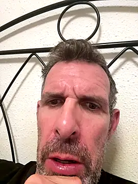 Snapshot of gigolobcn chatting on 12.13.25 gigolobcn online show from 12.13.25