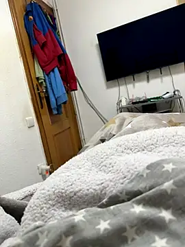 Snapshot of gigolobcn chatting on 12.16.25 gigolobcn online show from 12.16.25