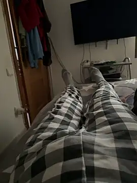 Snapshot of gigolobcn chatting on 12.17.25 gigolobcn online show from 12.17.25