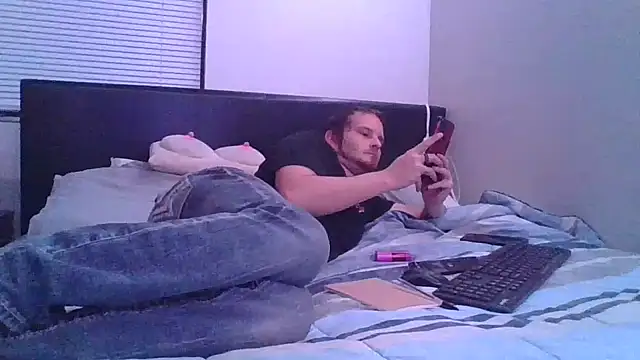 Snapshot of Eclipticice94 chatting on 10.30.25 Eclipticice94 online show from 10.30.25