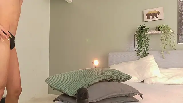 Nickifox   online show from 10.06.25