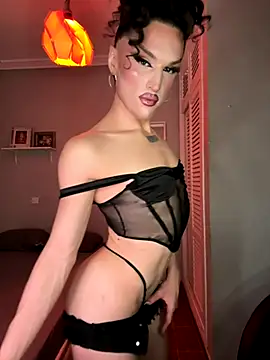 Snapshot of lacattiva chatting on 09.13.25 lacattiva online show from 09.13.25