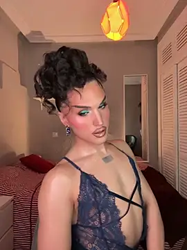 Snapshot of lacattiva chatting on 12.04.25 lacattiva online show from 12.04.25