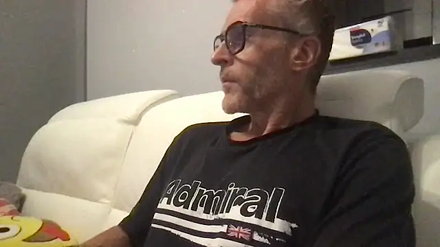 Axl hot online show from 09.11.25