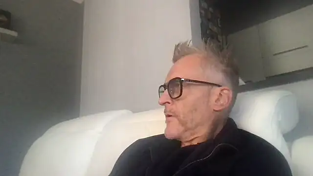 Axl hot online show from 09.28.25