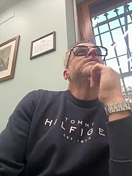 Axl hot online show from 03.20.26