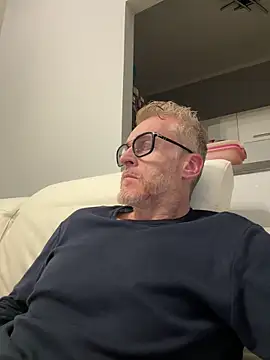 Axl hot online show from 03.26.26