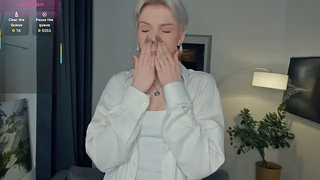 Snapshot of OdelynaAsp chatting on 10.26.25 OdelynaAsp online show from 10.26.25